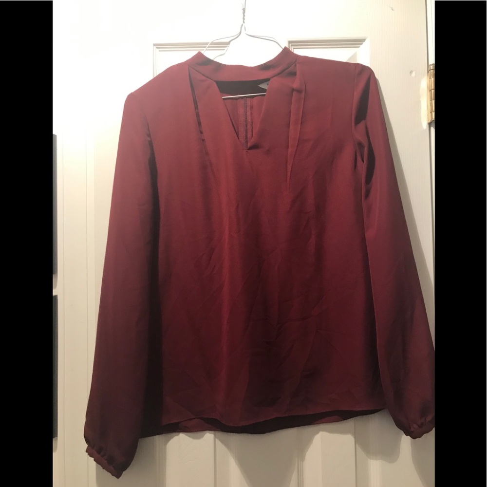 🌼3/$30🌼 WHBM Keyhole burgundy blouse medium NWT